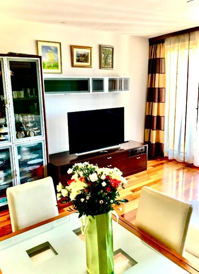 Capital Rooms Split Exterior foto